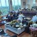 Pengusaha asal Malaysia saat memaparkan perusahaan miliknya yang berencana merealisasikan investasi dalam pengembangan komoditi jagung dari Provinsi Gorontalo. Pemaparan ini disaksikan oleh Pejagub Gorontalo Hamka Hendra Noer di ruang kerja Kantor Gubernur Gorontalo, Rabu (19/10/2022). (Kominfo Gorontalo)