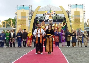 Fransisco Yadinnsa Darjan dan Gaudensia Resha Londa, Perwakilan provinsi Nusa Tenggara Timur, pada Pekan Kreativitas Pemuda Indonesia (PKPI) 2022 di Gorontalo.(Sari/gopos)