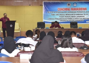 Warek I Hartom Malik memberikan sambutan pada pembekalan mahasiswa PLP (Dok. UNG)