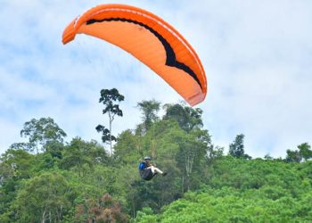 Atraksi Paralayang Warnai Peringatan World Tourism Day, Selasa 27/09/202 (Istimewa)