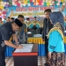 Asisten II Setda Provinsi Gorontalo, Sutan Rusdi, secara simbolis menandatangani MoU antara UBM Gorontalo dengan Pemprov Gorontalo, Senin (10/10/2022)