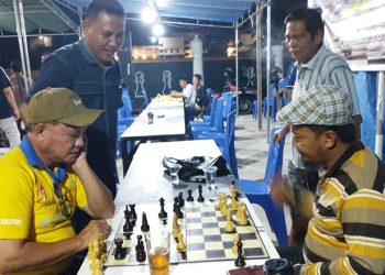 Sebanyak 57 atlit catur tampil dalam kejuaraan percasi Pohuwato, yang digelar Rumah Catur Keluarga (RCK), Desa Marisa Utara, Kecamatan Marisa, Minggu (30/10/2022)