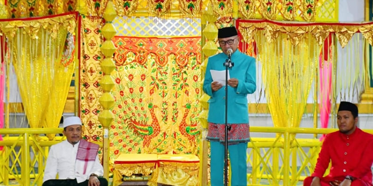 Bupati Pohuwato, Saipul Mbuinga, Memberikan Sambutan Peringatan Maulid Nabi Muhammad SAW 1444 Hijiriah/2022 Masehi, di Masjid Agung Baiturrahim Pohuwato, Jum'at 07/10/2022 (Istimewa)