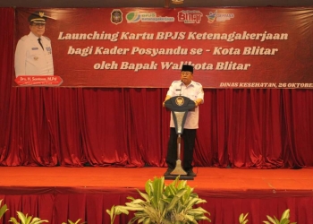 Wali Kota Blitar, Santoso saat menyampaikan sambutan dalam launching Kartu BPJS Ketenagakerjaan bagi Kader Posyandu se - Kota Blitar di Hotel Puri Perdana, Kota Blitar, Rabu (26/10/2022). (foto: dok. Pemkot Blitar)
