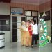 Salah satu tersangka kasus korupsi kredit Briguna di BRI Cabang Gorontalo Unit Aloei Saboe digiring petugas Kejaksaan menuju ke mobil tahanan untuk dibawa ke Lapas Gorontalo, Senin (3/10/2022).