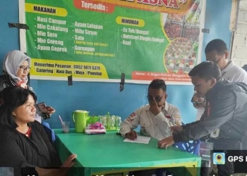 Tim verifikator KPU Kota Gorontalo melaksanakan verifikasi keanggotaan partai politik (istimewa)