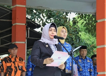 Wakil Bupati Pohuwato, Suharsi Igirisa, Memberikan Sambutan Peringatan Hari Sumpah Pemuda ke-94, di Halaman Kantor Bupati Pohuwato, Jum'at 28/10/2022 (Istimewa)