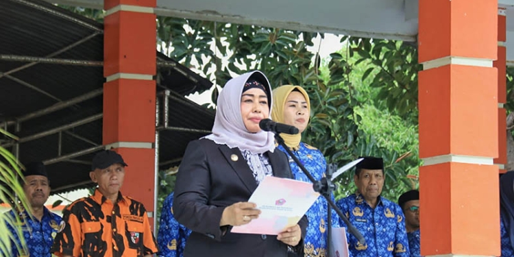 Wakil Bupati Pohuwato, Suharsi Igirisa, Memberikan Sambutan Peringatan Hari Sumpah Pemuda ke-94, di Halaman Kantor Bupati Pohuwato, Jum'at 28/10/2022 (Istimewa)