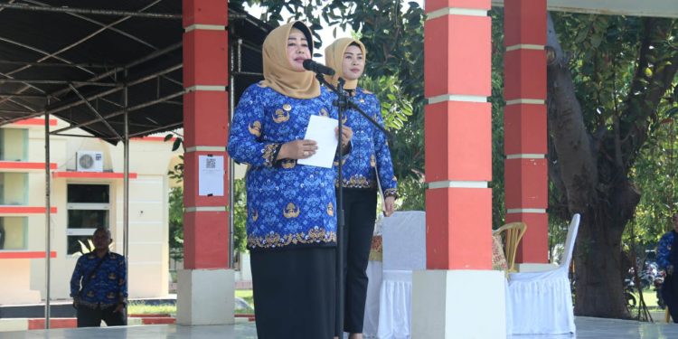Wakil Bupati Pohuwato, Suharsi Igirisa, memimpin apel Korpri sekaligus peringatan Hari Pangan Sedunia ke-42, Senin (17/10/2022). (Istimewa)