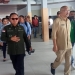 Wali Kota Gorontalo, Marten Taha saat meninjau pekerjaan proyek pasar sentral Kota Gorontalo, Selasa (25/10/2022). Sari/gopos