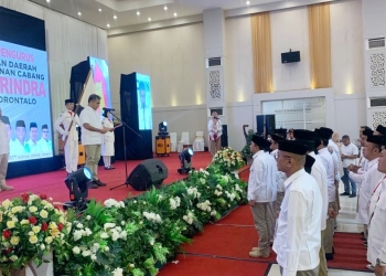 Pengukuhan pengurus DPD dan DPC Partai Gerindra oleh Sekjen DPP Gerindra, Ahmad Muzani, Kamis (13/10/2022) (muhajir/gopos)