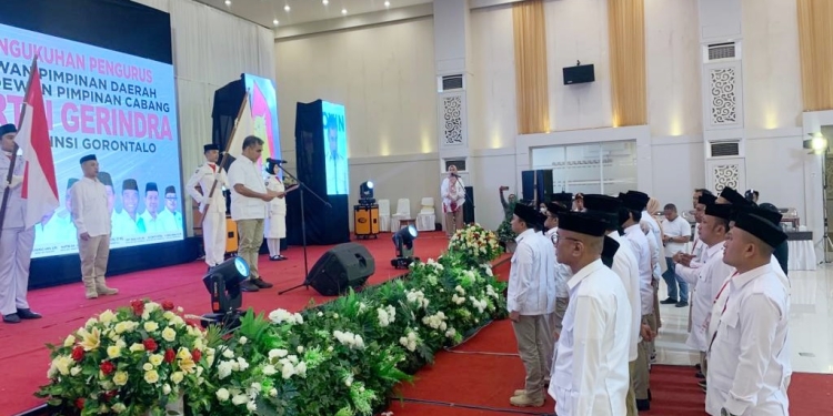 Pengukuhan pengurus DPD dan DPC Partai Gerindra oleh Sekjen DPP Gerindra, Ahmad Muzani, Kamis (13/10/2022) (muhajir/gopos)