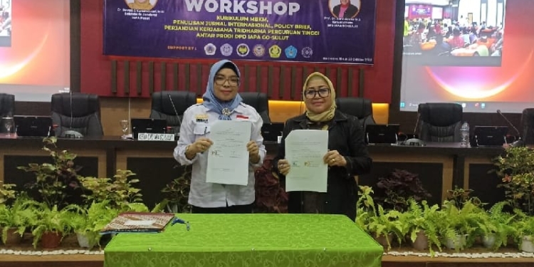 Penandatanganan MoU dalam rangka pengembangan kurikulum Administrasi Publik, Rabu (19/10/2022) (istimewa)