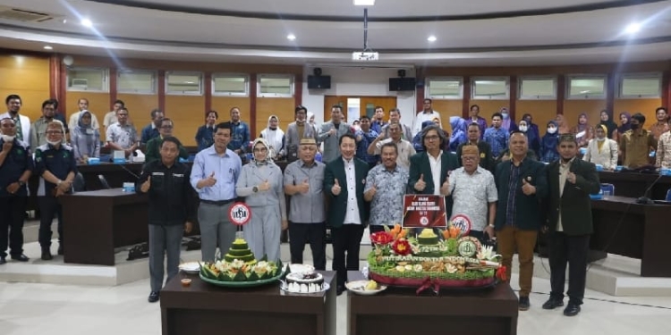 Pertemuan organisasi profesi kesehatan, institusi pendidikan kesehatan bersama DPRD Provinsi Gorontalo dalam rangka menyampaikan pokok pikiran tentang usulan Ranperda Sistem Ksesehatan, Senin (24/10/2022) (hms/deprov)