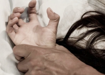 Seorang ayah tiri berinisial VH (29) warga Kecamatan Grogol, Kota Cilegon yang tega melakukan pencabulan pada Bunga (bukan nama sebenarnya), gadis berusia 13 tahun yang merupakan anak sambunya. (Shutterstok)