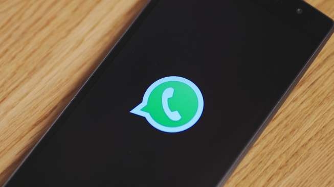 Whatsapp eror di Indonesia dan seluruh dunia pada Selasa (25/10/2022) siang. Foto: Ilustrasi aplikasi WhatsApp dalam ponsel pintar (Shutterstock).