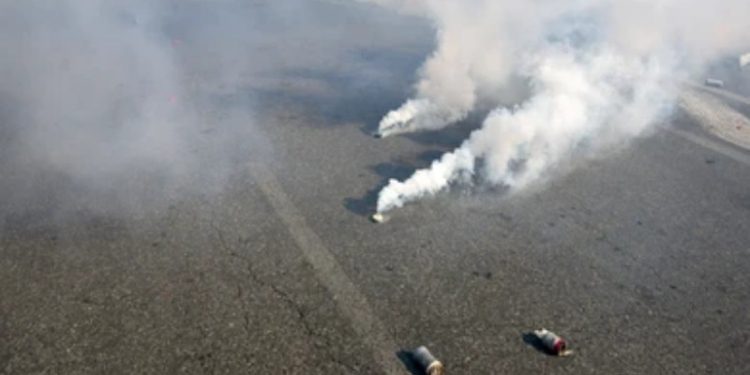 Ilustrasi Gas Air Mata. (Shutterstok)