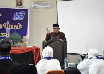 Wali Kota Gorontalo, Marten Taha saat memberikan sambutan di acara pelepasan Jemaah Umroh PT. Hanan Nusantara Tour&Travel Cabang Gorontalo, Selasa (1/11/2022). (Foto: Humas)