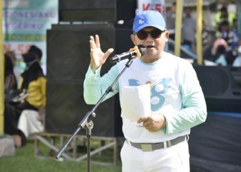 Wali Kota Gorontalo, Marten Taha saat menghadiri peringatan HKN Ke 58 Tahun 2022 Tingkat Kota Gorontalo, Lapangan Kelurahan Buladu, Kecamatan Kota Barat, Kota Gorontalo, Sabtu (5/11/2022). (Foto: Humas)