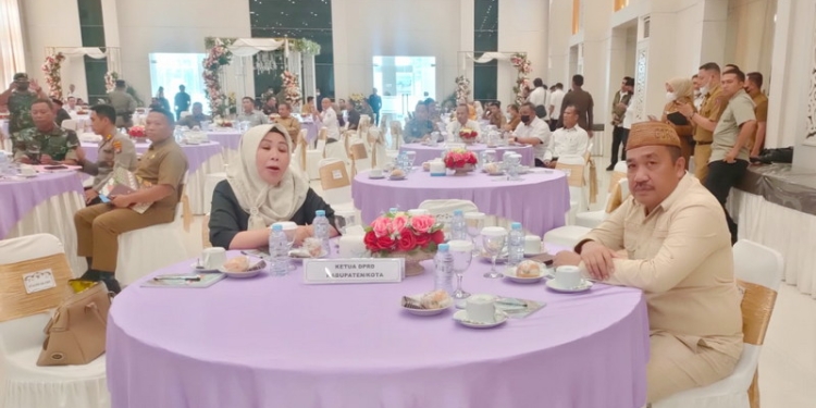 Ketua DPRD Bone Bolango, Halid Tangahu saat menghadiri kegiatan pembahasan bersama Forkopimda Provinsi Gorontalo di Gedung GPCC, Kita Gorontalo, Senin (7/11/2022). (Foto: Humas)