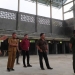 GOR BOLUDAWA - Jajaran DPRD Bone Bolango saat meninjau proyek pembangunan GOR Boludawa, Selasa (8/11/2022). (Foto: Istimewa)