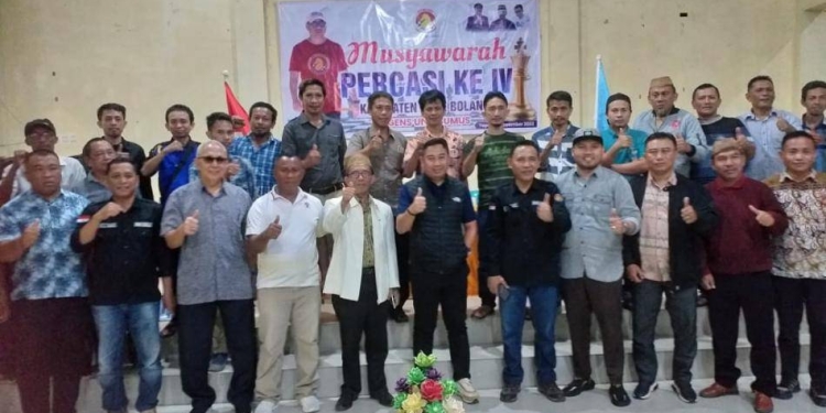 Bupati Hamim Pou saat membuka Musyawarah Pengurus Percasi ke IV Kabupaten Bone Bolango di BPU Kecamatan Tapa, Selasa (15/11/2022). (Foto Indra/Gopos)