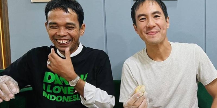 Ustaz Abdul Somad dan Daniel Mananta (Foto: Instagram/vjdaniel)
