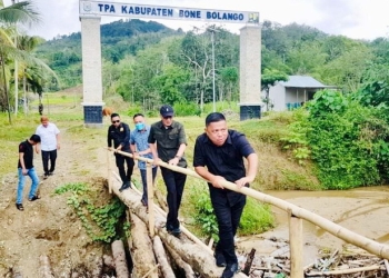 Reses Daerah Pemilihan (Dapil) Kabila Cs (Kabila, Tilongkabila, Botupingge) meninjau masalah Tempat Pembuangan Akhir (TPA) di Desa Lonuo, Kecamatan Tilongkabila. (Foto: Istimewa)