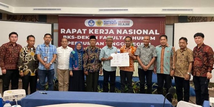 Badan Kerja Sama FH se-Wilayah Timur melaksanakan penandatanganan kerja sama yang diikuti oleh Perguruan Tinggi di Indonesia Timur, Jumat (25/11/2022) di Lombok.