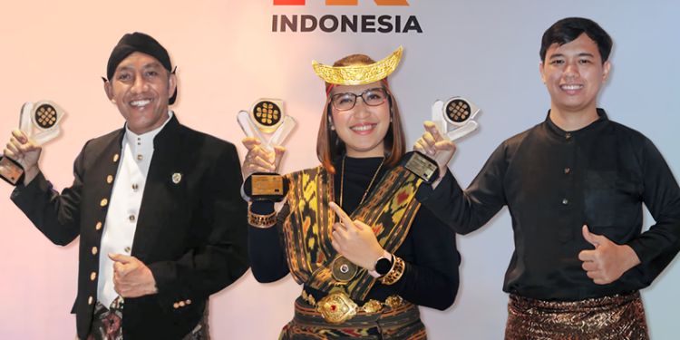 PR Leader Pegadian meraih penghargaan di ajang Jambore PR INDONESIA (JAMPIRO) #8 tahun 2022 di Surabaya (10/11/2022). (istimewa)