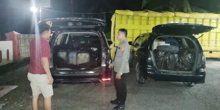 Polsek Popayato Barat Berhasil mengamankan Bahan Bakar Minyak (BBM) Jenis Solar yang akan di bawa ke Kabupaten Pohuwato, Senin, (2/11/2022).