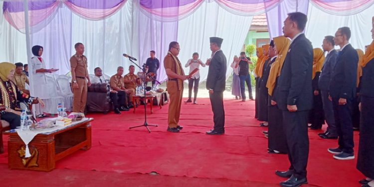 Kepala Dinas Pendidikan dan kebudayaan Provinsi Lampung, Sulpakar menggelar pelantikan satgas literasi sekolah tingkat SMA di SMA 1 Mesuji Lampung, Kabupaten Mesuji, Selasa (8/11/2022).