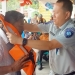 Plt Kepala Jasa Raharja Gorontalo, Zaheed saat menyerahkan bantuan life jacket secara simbolis kepada nelayan pesisir pantai Hui Paus, Kamis (10/11/2022). Foto: Humas Jasa Raharja.