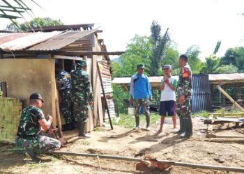 Proses Pembangunan Rumah Lansia oleh Personil Kodim 1304 Gorontalo. (Foto: Istimewa)