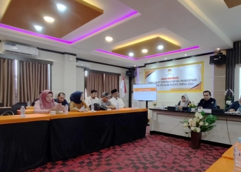 KPU BONE BOLANGO - Rapat Koordinasi Tindak Lanjut Verifikasi Faktual Keanggotaan Partai Politik Calon Peserta Pemilu 2024 oleh KPU Bone Bolango, Selasa (1/11/2022). (Foto: Putra/Gopos)
