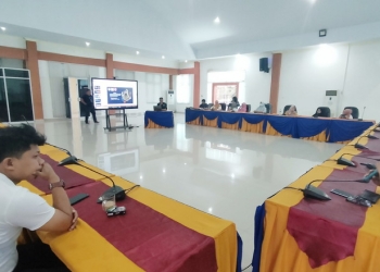 Kabag Umum dan Keuangan Setwan Bonebol Andi Idham saat membawakan sosialisasi aktualisasi aksi perubahan Pelatihan Kepemimpinan Administrator (PKA) angkatan II tingkat Provinsi di Ruang Sidang Dewan Perwakilan Rakyat Daerah (DPRD), Jumat (4/11/2022). (Foto: Putra/Gopos)