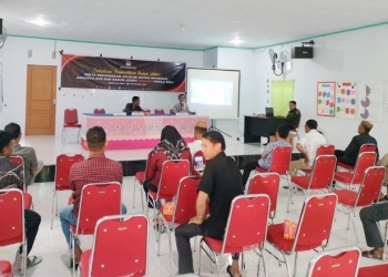 KPU BONE BOLANGO - kegiatan sosialisasi Pembentukan Badan Adhoc dan Sosialisasi Aplikasi SIAKBA Pemilu 2024 oleh Komisi Pemilihan Umum (KPU) Kabupaten Bone Bolango di Pusat Kegiatan Belajar Masyarakat (PKBM) Desa Bingoime, Kecamatan Tilongkabila Kabupaten Bone Bolango, Sabtu (12/11/2022). (Foto: Putra/Gopos)