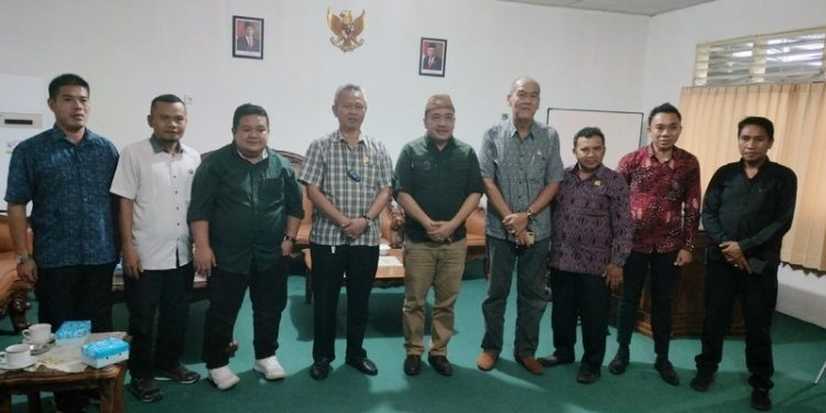 Ketua DPRD Kabupaten Bone Bolango, Halid Tangahu saat mengunjungi Kabupaten Sigi, Jumat (25/11/2022). (Foto: Putra/Gopos)