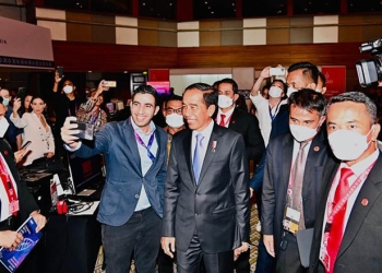 Presiden Joko Widodo mengunjungi Mangapura Hall, salah satu ruangan di Bali International Convention Center, jadi area kerja para jurnalis dari dalam dan luar negeri yang meliput kegiatan G20 di Bali.