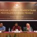 Anggota KPU RI, Idham Kholiq (tengah) didampingi Ketua KPU Provinsi Gorontalo, Fadliyanto Koem, dan Anggota KPU Provinsi Gorontlao, Selvi Katili, memberi materi pada Sekolah Literasi Pemberitaan Penyelengaraan Pemilu, Ahad (6/11/2022), di Grand Q Kota Gorontalo. (hasan/gopos)