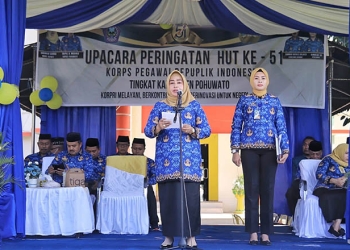 Wakil Bupati Pohuwato, Suharsi Igirisa, Memberikan Sambutan Upacara Peringatan HUT Ke - 51 Korpri Tingkat Kabupaten Pohuwato, di halaman Kantor Bupati, Selasa 29/11/2022 (Istimewa)