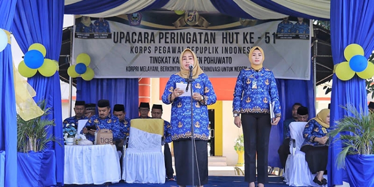 Wakil Bupati Pohuwato, Suharsi Igirisa, Memberikan Sambutan Upacara Peringatan HUT Ke - 51 Korpri Tingkat Kabupaten Pohuwato, di halaman Kantor Bupati, Selasa 29/11/2022 (Istimewa)