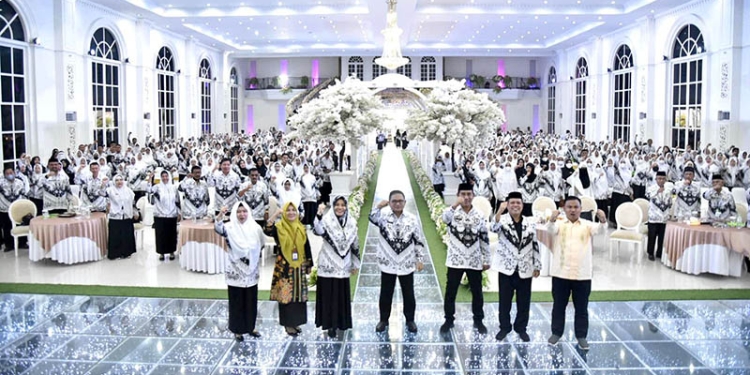 Wali Kota Gorontalo, menghadiri seminar pendidikan implementasi kurikulum merdeka belajar, di Graha Azizah, Kota Gorontalo, Rabu (23/11/2022). Foto: Humas