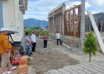 Anggota DPRD Provinsi Gorontalo meninjau pembangunan Gedung TUK Badan Diklat pada masa reses persidangan pertama, Rabu (2/10/2022). (istimewa)