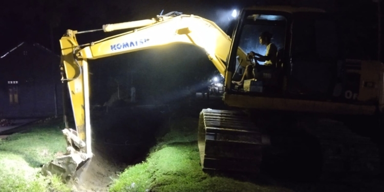 PT PETS-GSM Keruk Sedimen Saluran Irigasi di Dua Kecamatan