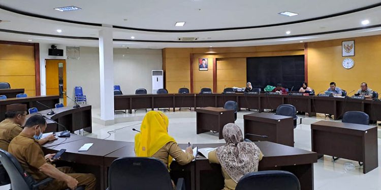 Rapat Komisi I DPRD Provinsi Gorontalo membahas rencana kerja sama antara Pemprov Gorontalo dan Prefektur Ehime Jepang, Senin (14/11/2022).