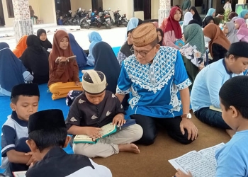 Ekwan Ahmad saat berkunjung ke Rumah Tahfidz Quran Daarul khairat, Kota Gorontalo, Sabtu (26/11/2022). Sari/gopos
