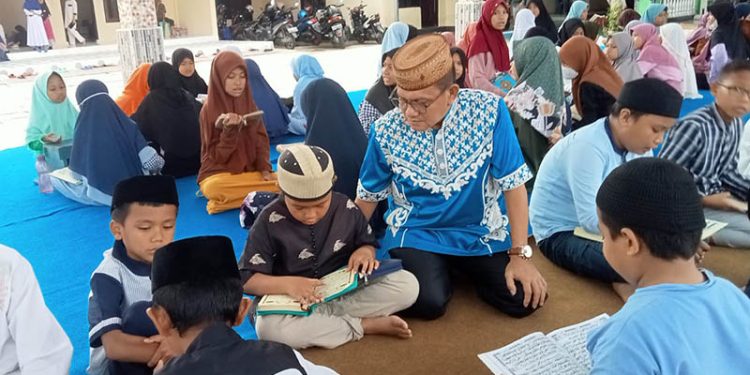 Ekwan Ahmad saat berkunjung ke Rumah Tahfidz Quran Daarul khairat, Kota Gorontalo, Sabtu (26/11/2022). Sari/gopos