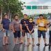 Tim Opsnal Satnarkoba Polres Bone Bolango saat mengamankan satu terduga pelaku yang membawa dua paket sabu. (Foto Istimewa)