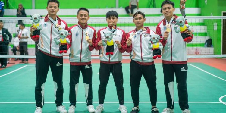 Tim Sepaktakraw Gorontalo yang diwakili oleh Mahasiswa UNG berhasil meraih mendali emas setelah mengalahkan tim Provinsi Riau di Final sepaktakraw nomor beregu putra, Rabu (23/11/2022) (Dok. UNG)